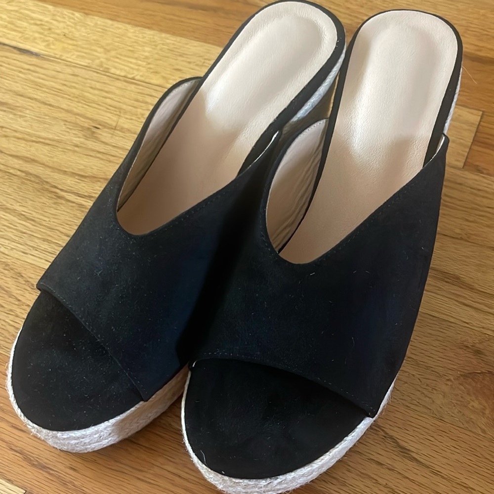 Simple black wedges suede front